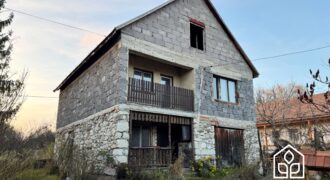 Rodinný dom v hrubej stavbe s elektroištaláciou – Füzérkajata, len 15 km od SR